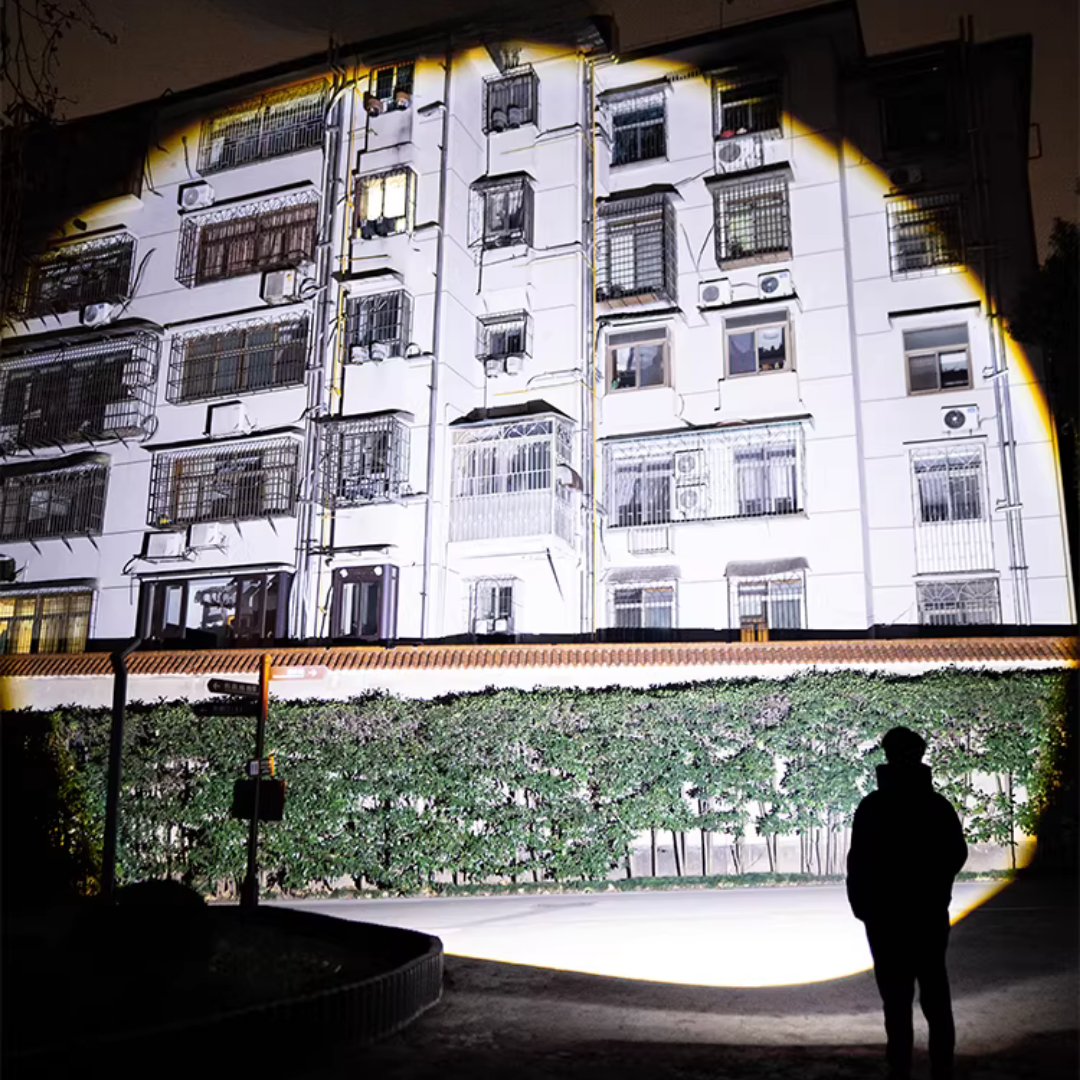 Laser Pro Max™ – Linterna táctica de largo alcance 800M